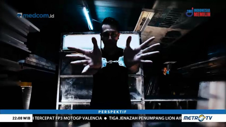 Man Behind The Trick (1)