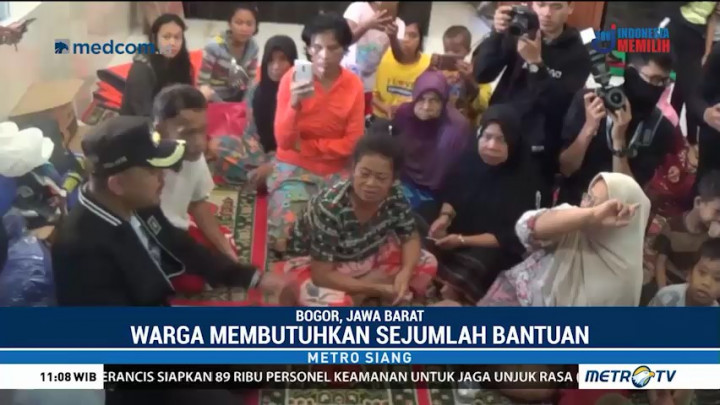 Warga Bogor Mengungsi di Masjid Pascaterjangan Puting Beliung