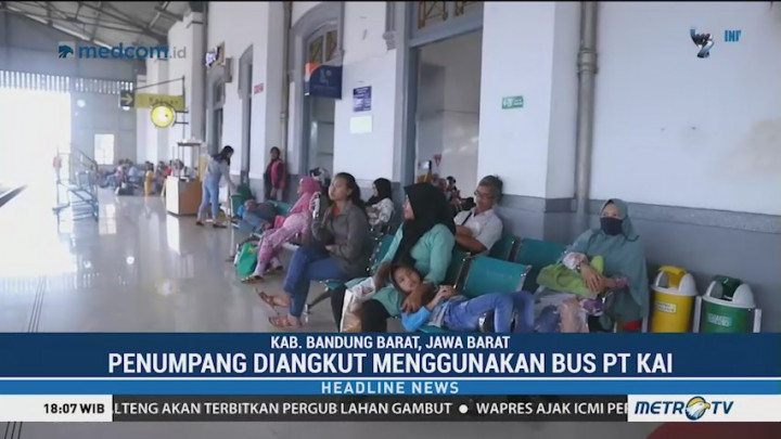 Penumpukan Penumpang Terjadi di Stasiun Padalarang