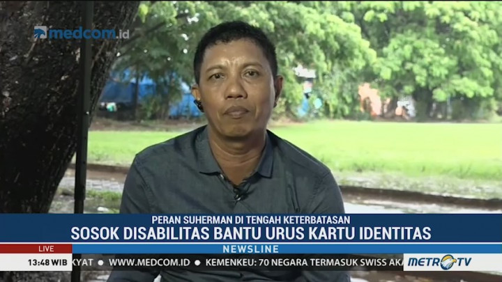 Pria Difabel Ini Bantu Warga Urus Kartu Identitas