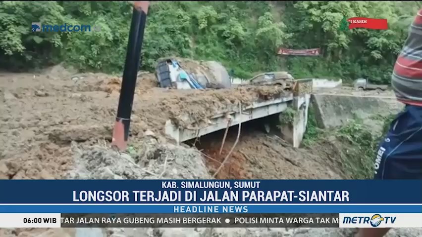Tiga Mobil Tertimbun Longsor di Jalan Lintas Parapat-Siantar