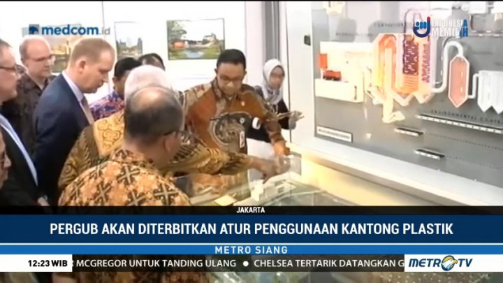 Anies Buat Pergub Larangan Penggunaan Kantong Plastik