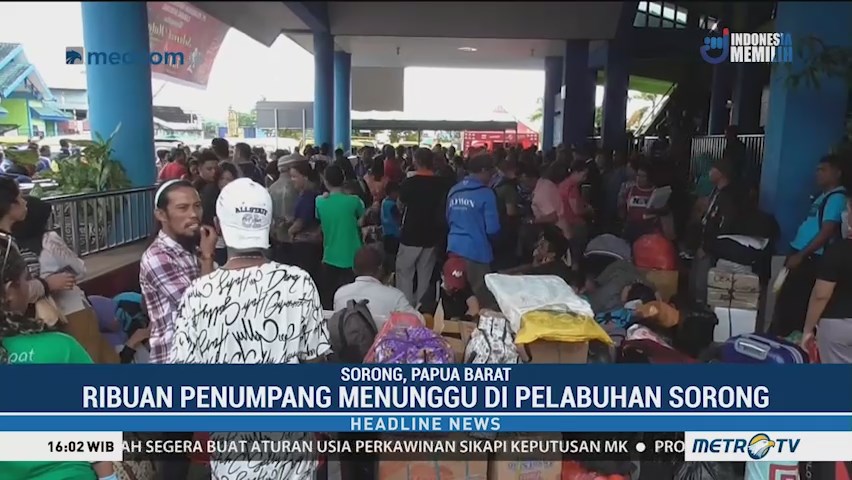 Ribuan Penumpang Padati Pelabuhan Sorong