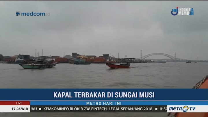 Kapal Terbakar di Sungai Musi Diduga Akibat Percikan Api