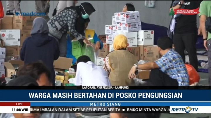 Kondisi Posko Pengungsian di Lapangan Tenis Indoor Kalianda