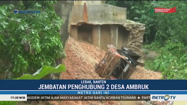Jembatan Penghubung Dua Desa di Lebak Ambruk