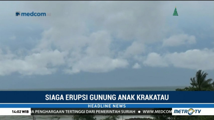 Gunung Anak Krakatau Masih Mengeluarkan Asap Putih