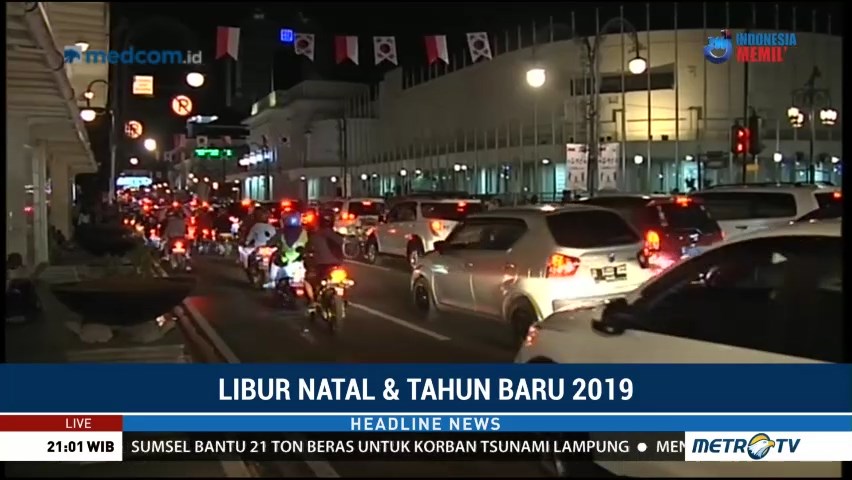 Jalan Asia Afrika Bandung Dipadati Wisatawan