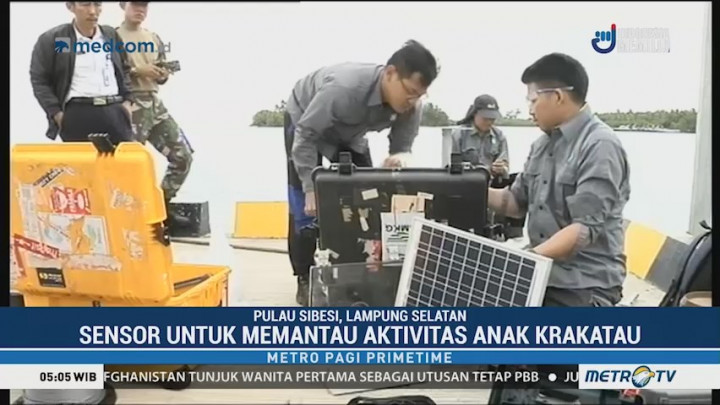 BMKG Pasang Alat Pemantau Gunung Anak Krakatau