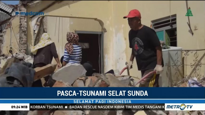 Warga Lampung Selatan Mulai Bersihkan Puing Reruntuhan Akibat Tsunami