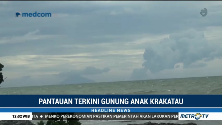 Asap Tebal Selimuti Gunung Anak Krakatau