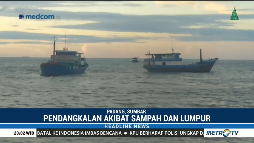 Kapal Barang Tersangkut di Pelabuhan Muaro Akibat Pendangkalan