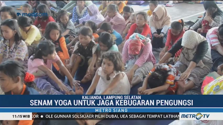 Jaga Kebugaran, Ratusan Pengungsi di Kalianda Ikuti Senam Yoga