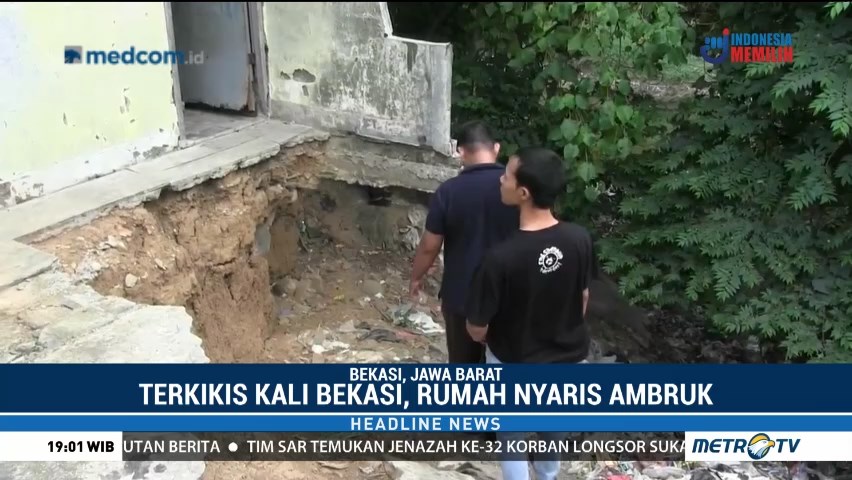 Terkikis Aliran Kali Bekasi, Tiga Rumah Nyaris Ambruk