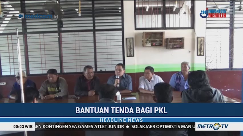 Caleg Charles Mekiansyah Beri Bantuan Tenda untuk PKL