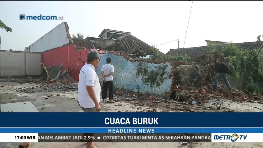 Cimahi Diterjang Hujan Disertai Angin Kencang