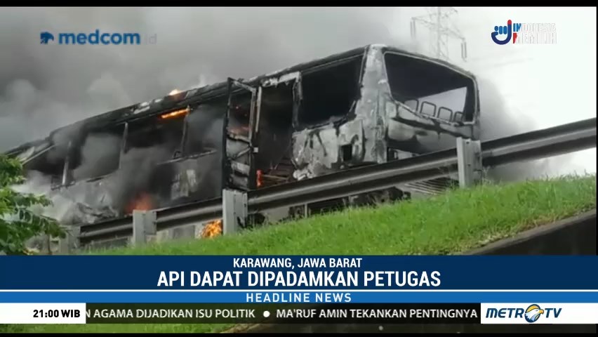 Bus Pariwisata Terbakar di KM 49 Tol Arah Cikampek