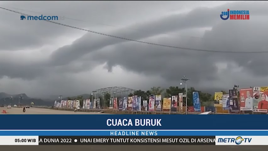 Angin Kencang Rusak Sejumlah APK di Mamuju