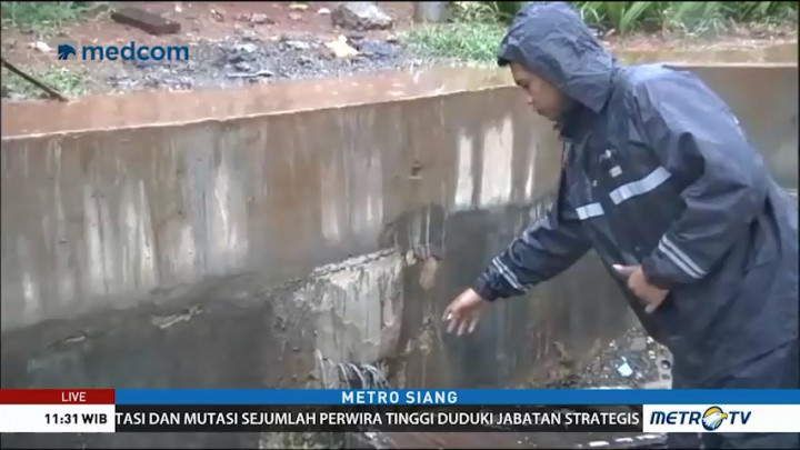 Tanggul Laut Muara Baru Bocor