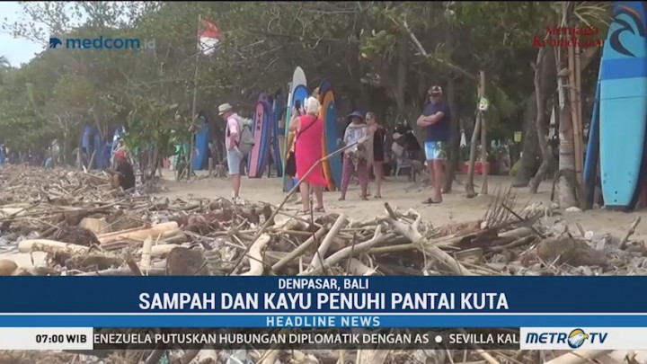 Pantai Kuta Dipenuhi Sampah Kiriman