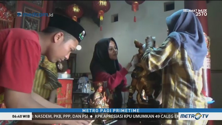 Jelang Imlek, Gusdurian Ikut Bersihkan Kelenteng Tjoe Tik Kiong