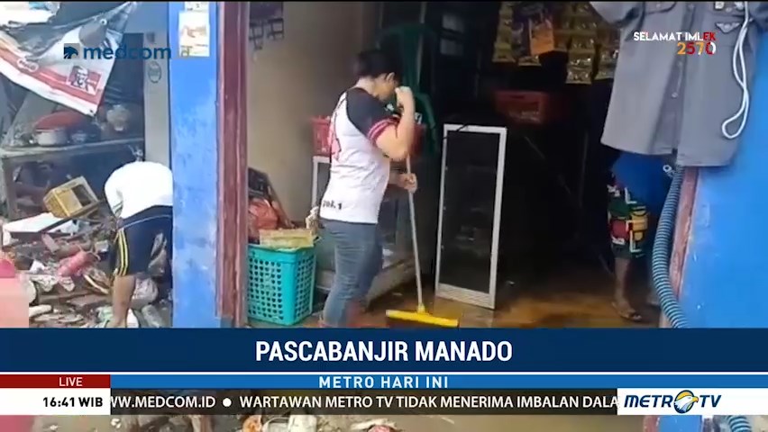 Banjir Surut, Warga di Manado Mulai Bersihkan Rumah