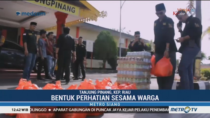 Melayu Raya Bagi-bagi Sembako untuk Etnis Tionghoa