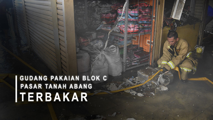 Gudang Pakaian Blok C Pasar Tanah Abang Terbakar
