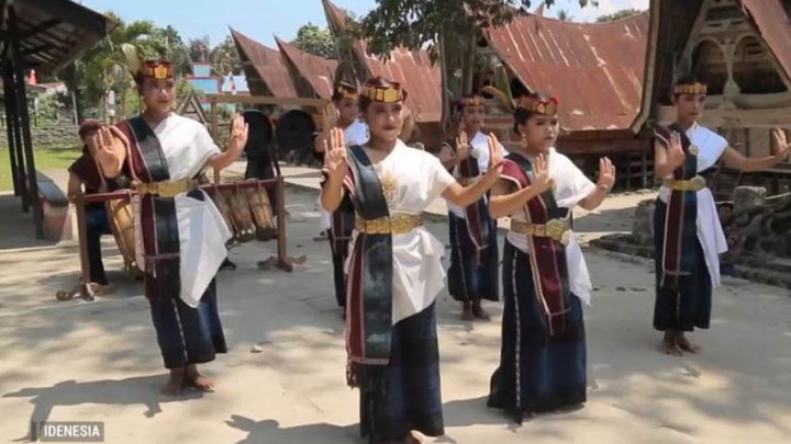 Sejarah Tari Simonang - Monang