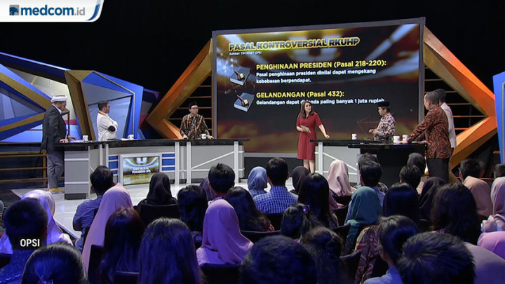 DPR Menyalahi SOP, Masyarakat Malah Diminta Uji Materi