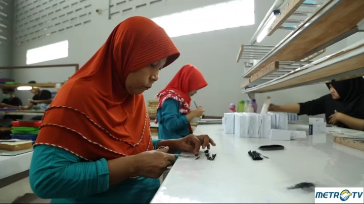 Mengunjungi Pabrik Bulu Mata di Purbalingga