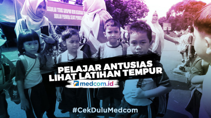 Para Pelajar Antusias Tonton Latihan Tempur TNI