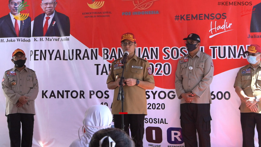Kemensos Salurkan Bansos Gelombang  II dan Sembako di Kulon Progo