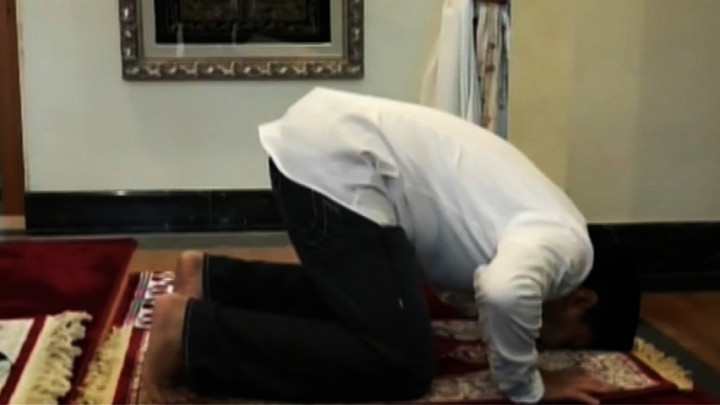 Danny Pomanto Salat Duha Berjemaah Sebelum ke TPS