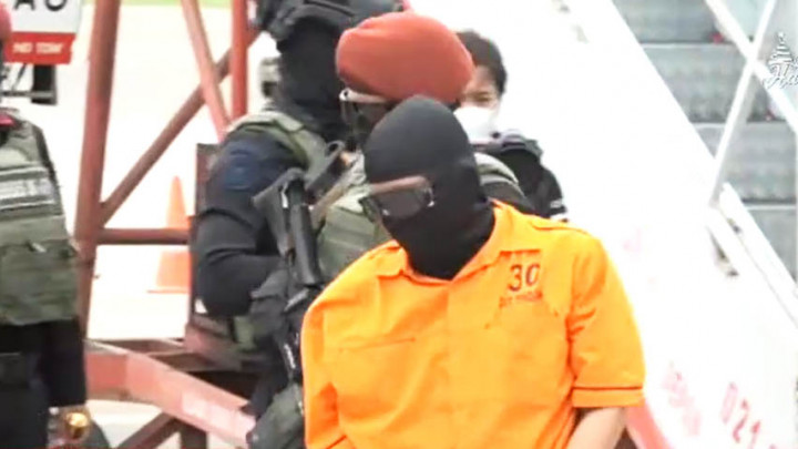Tiba di Bandara Soetta, 23 Tersangka Terorisme dibawa ke Mako Brimob Depok