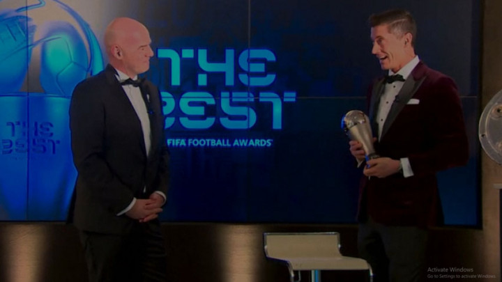 Kalahkan Messi dan Ronaldo, Lewandowski Jadi Pemain Terbaik FIFA