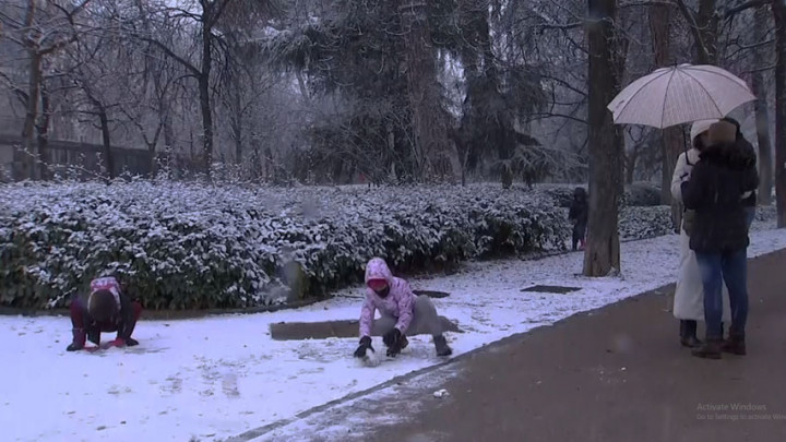 Pertama Kalinya dalam 10 Tahun Kota Madrid Diselimuti Salju