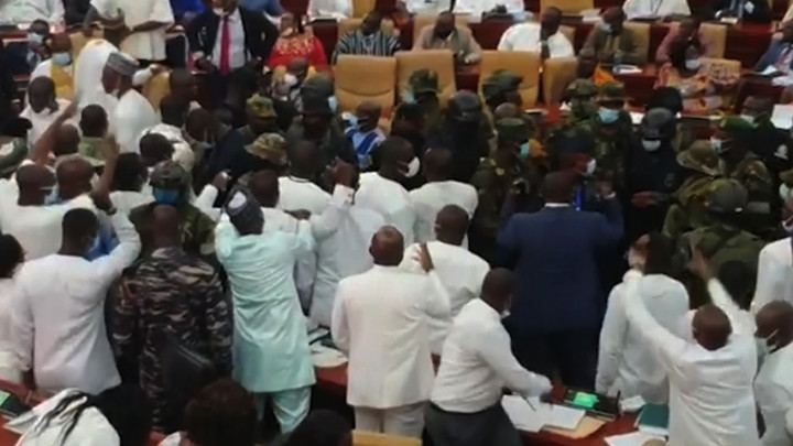 Anggota Parlemen Ghana Ricuh Jelang Pengambilan Sumpah Presiden Terpilih