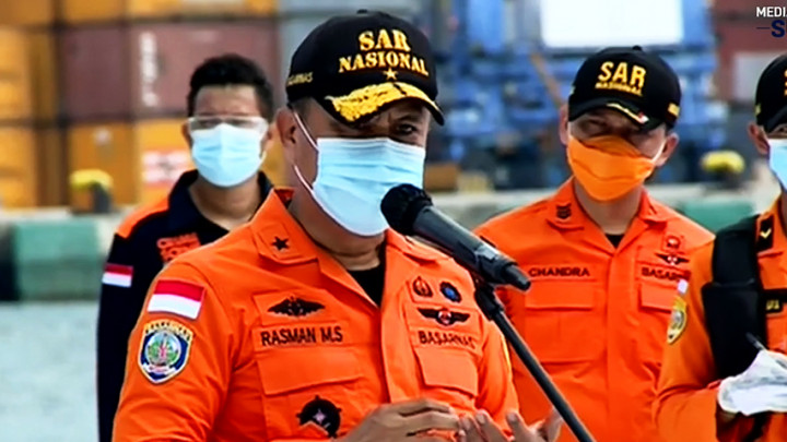 Kembali Ditemukan Empat Serpihan Pesawat dan Dua Bagian Tubuh Manusia