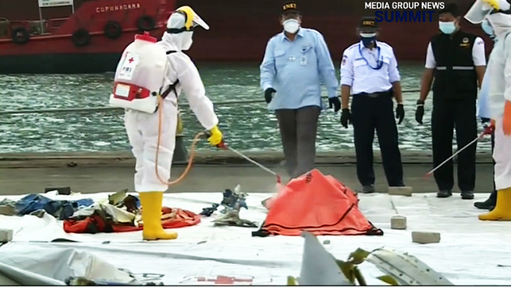 Jokowi Ingin Pencarian Korban dan <i>Black Box</i> Sriwijaya Air Dipercepat