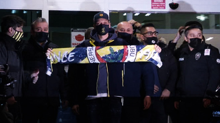 Mesut Ozil Resmi Gabung Klub Asal Turki Fenerbahce