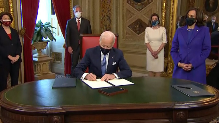 Tiba di Gedung Putih, Joe Biden Tandatangani 17 Perintah Eksekutif