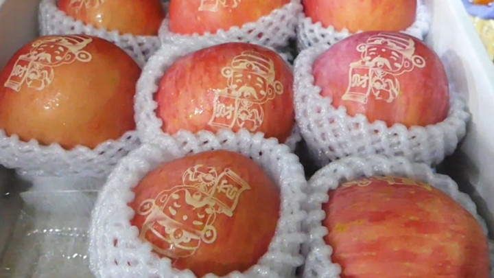Penjualan Buah Khas Imlek Turun 40 Persen