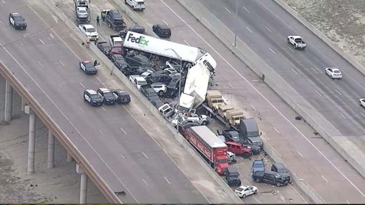 Jalanan Membeku, 100 Kendaraan di Texas Alami Kecelakaan Beruntun
