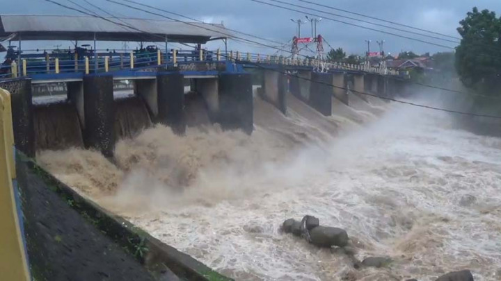 Bendung Katulampa Siaga 3, Warga Diminta Waspada