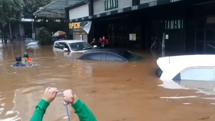 Anies Bersyukur Banjir Tahun Ini Surut Lebih Cepat