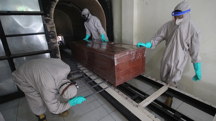 Nakes Pria Mandikan Jenazah COVID-19 Wanita, MUI: Kondisi Darurat Diperbolehkan