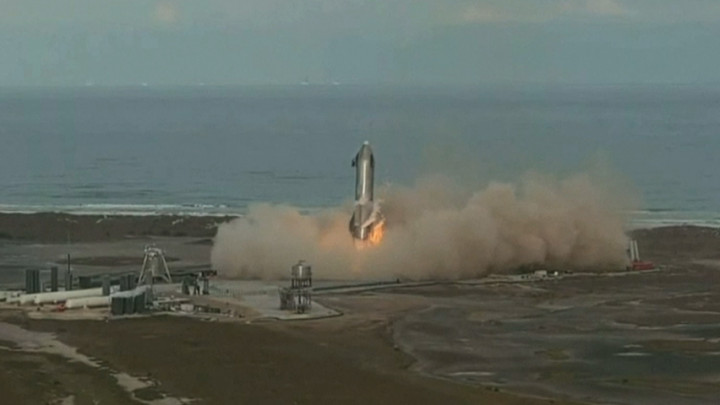 Detik-detik Roket Starship SpaceX Meledak Usai Mendarat