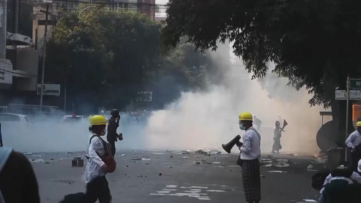 Polisi Myanmar Bubarkan Paksa Rapat Guru dan Pelajar yang Menentang Kudeta