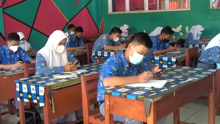 Mendikbud: KBM Tatap Muka Hanya Boleh Diisi 18 Siswa Per Kelas